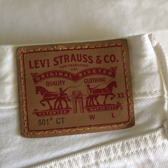 Mens Levi cut white shorts - Picture 5 of 6